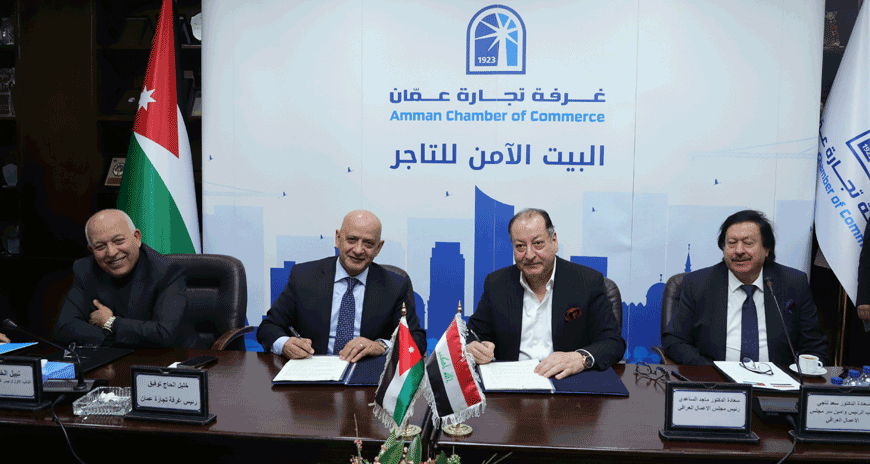 Amman Chamber of Commerce President Khalil Hajj Tawfiq and Iraqi Business Council Chairman Majed Al Saadi during the signing of an agreement on Friday (Petra photo)