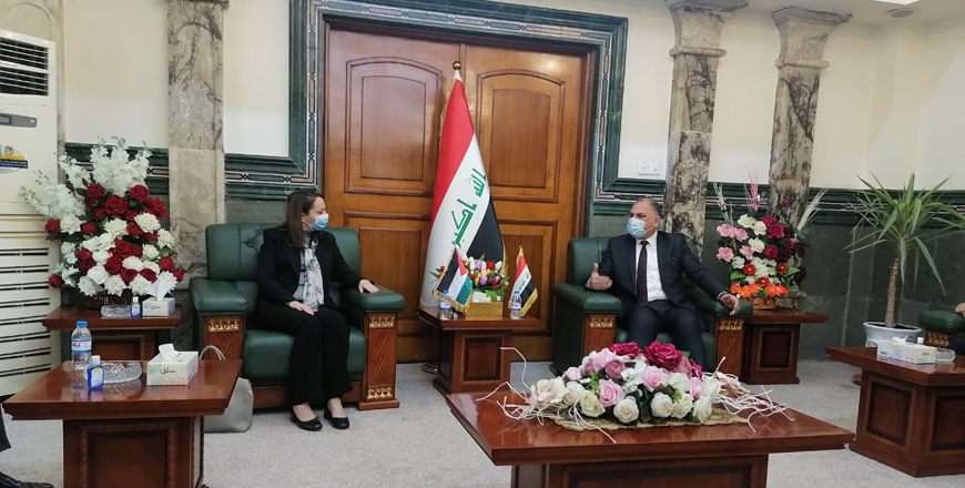 Minister of Industry, Trade and Supply Maha Al Ali meets with Iraqi Minister of Industry and Minerals Manhal Aziz in Baghdad on Tuesday (Petra photo)