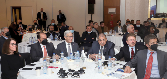 Secretary of State of Nebraska Robert Evnen, Jordan Chamber of Commerce Nael Kabariti and members of a US delegation and other guests during a workshop on Wednesday (Petra photo)