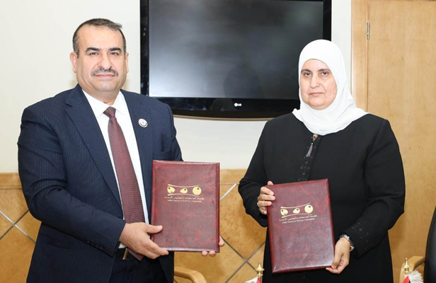JSMO Director-General Abeer Zuhair and head of COSQC Hussein Dawoud during the signing of an agreement on Monday (Petra photo)