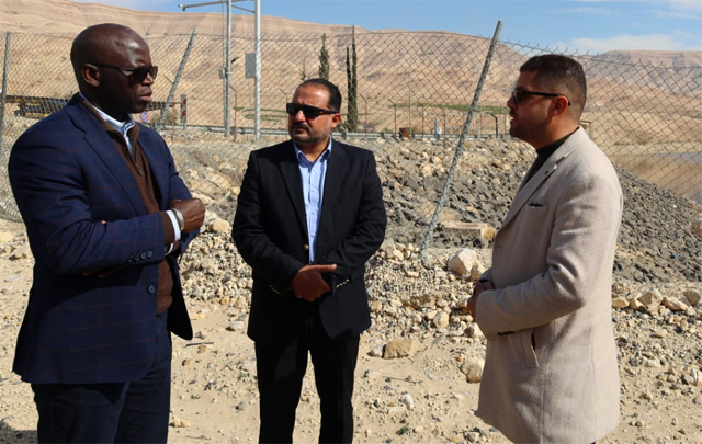 During a tour at Mujib Dam, Secretary General of the Jordan Valley Authority Hisham Haisa briefs World Bank Vice President for the Middle East and North Africa Ousmane Dione on the reality of Jordan's dams (Petra photo)