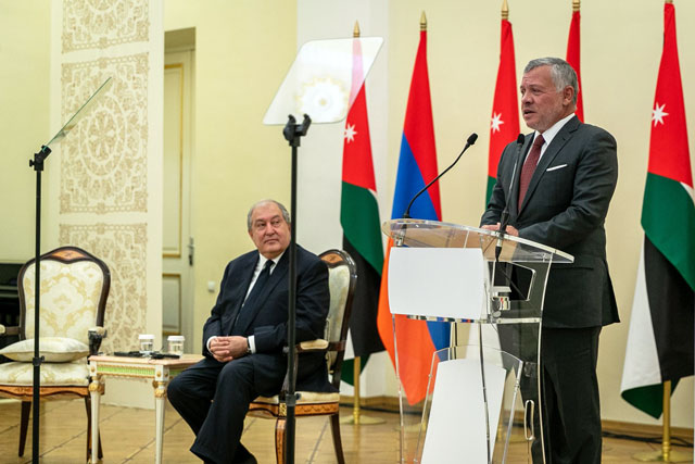   His Majesty King Abdullah delivers an address attended by Armenian President Armen Sarkissian, academics and diplomats in Yerevan at the Presidential Palace on Tuesday (Photo courtesy of Royal Court)