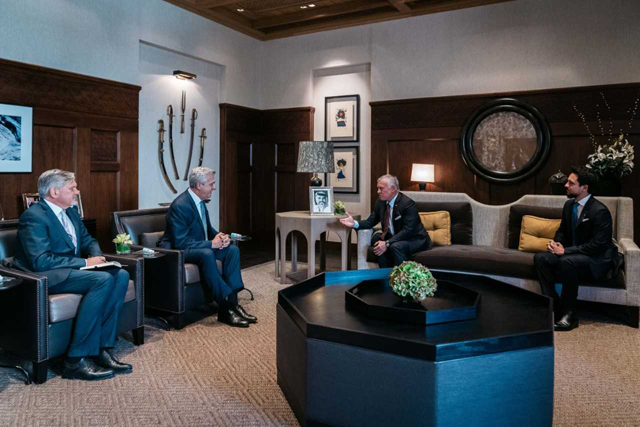 His Majesty King Abdullah receives UN High Commissioner for Refugees Filippo Grandi at Al Husseiniya Palace, on Sunday (Photo courtesy of Royal Court)