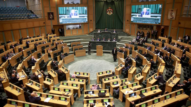 The Lower House on Monday approves an amended version of the Civil Service Retirement Law which it previously rejected after disagreement with senators on salaries of MPs and government officials (Petra photo)