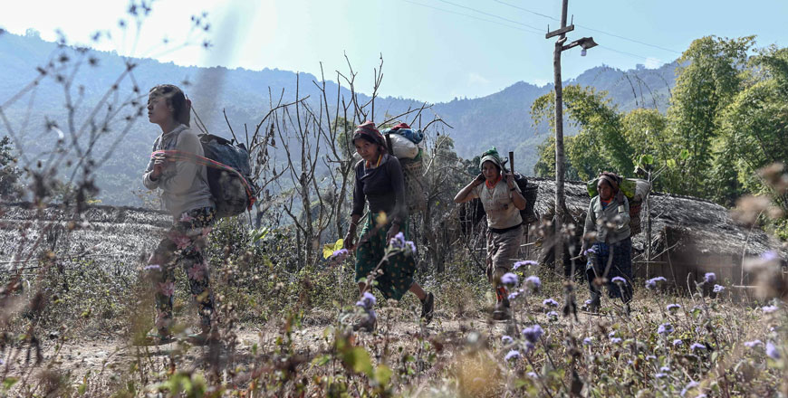 This photo taken on February 5, 2020 shows women walking back from farming in Satpalaw Shaung village in Lahe township, Sagaing Division, northwest of Myanmar (AFP photo)