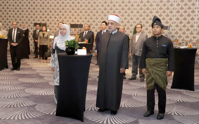 Minister of Awqaf and Islamic Affairs Mohammad Khalaileh and Acting Ambassador of Malaysia to Jordan Wan Faizatul Afzan Ismayatim during a reception on Wednesday, marking Malaysia’s national day (Petra photo)