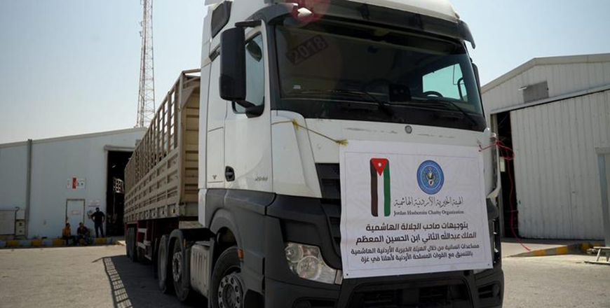  The Jordan Hashemite Charity Organisation on Sunday dispatches a new humanitarian convoy consisting of 70 trucks to the north of Gaza (Petra photo)