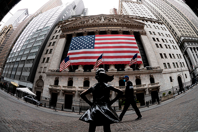 The fearless girl statue and the New York Stock Exchange are pictured on April 20 at Wall Street in New York City (AFP photo)