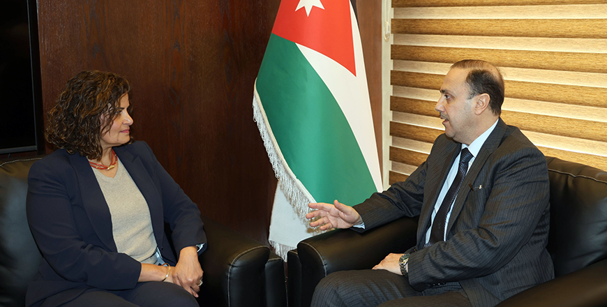 Minister of Government Communication Mohammad Momani says on Thursday that the ministry will enhance its media efforts to support national initiatives aimed at combating smoking and reducing its severe health and economic impacts3 (Petra photo)