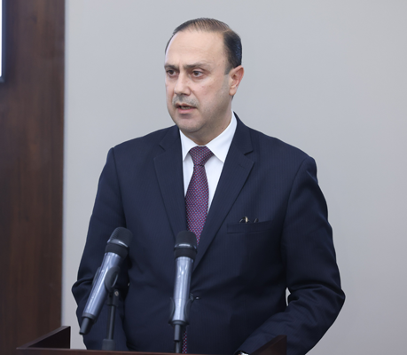 Minister of Government Communication and Government Spokesperson Mohammad Momani announces key cabinet decisions during a press conference following a session held in Zarqa governorate (Petra photo)