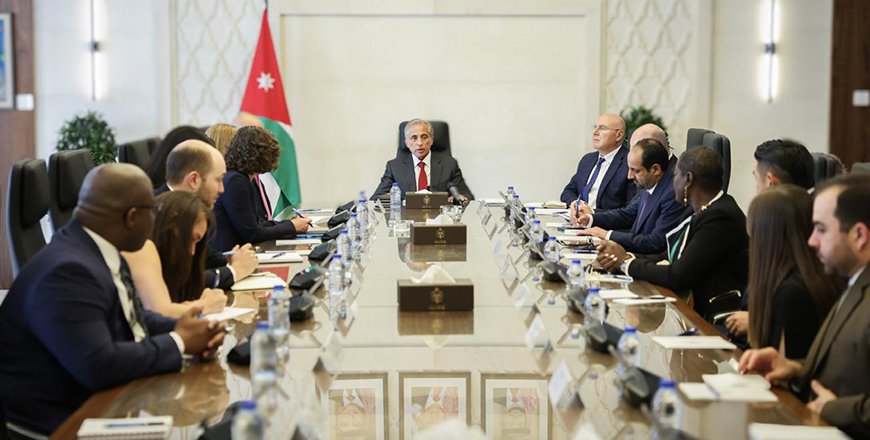 Prime Minister Jafar Hassan meets on Tuesday with a delegation of US Congressional aides to discuss Jordan-US strategic ties and cooperation (Petra photo)