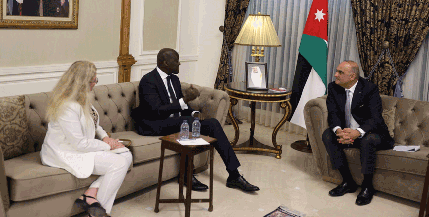 Prime Minister Bisher Khasawneh meets with International Finance Corporation Managing Director Makhtar Diop on Thursday (Petra photo)