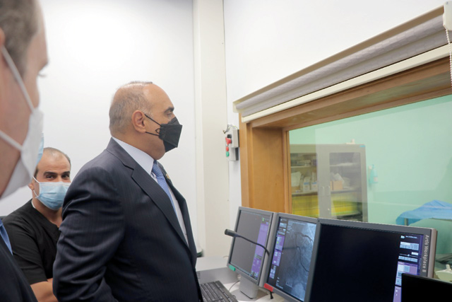 Prime Minister and Minister  of Defence Bisher Al Khasawneh visits the Cardiac Catheterisation Department at Al Bashir Hospital on Sunday (Petra photo)