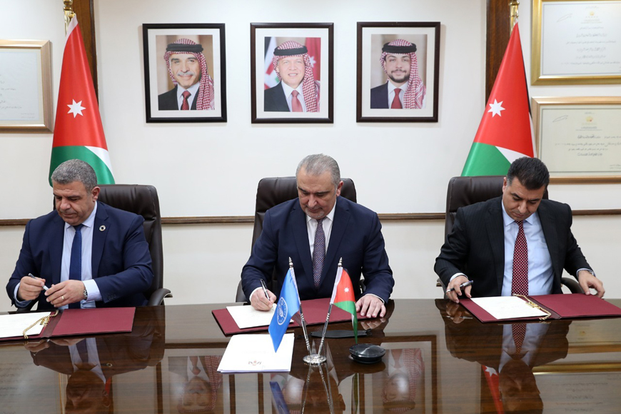 Minister of Planning and International Cooperation Nasser Shraideh, Minister of Agriculture Khalid Hneifat and FAO Representative in Jordan Nabil Assaf during a signing ceremony on Tuesday (Petra photo)