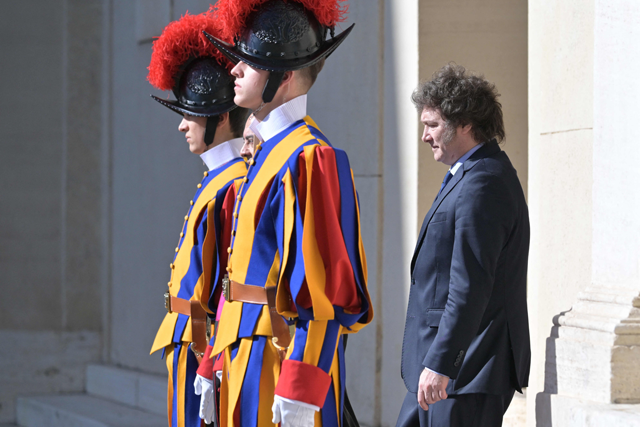 Argentina’s President Javier Milei (R) leaves after a private audience with Pope Francis on February 12, 2024 at San Damaso courtyard in The Vatican (AFP photo)