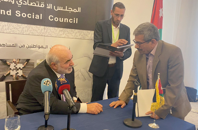 Director of Economic and Social Council of Jordan Musa Shteiwi holds a press conference during the launch of its annual report evaluating governmental sector’s performance during the year 2021 on Sunday (Photo courtesy of ESC)
