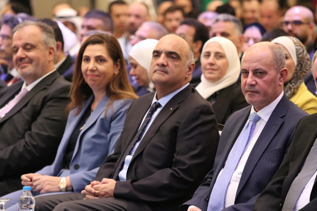 Prime Minister Bisher Khaswaneh (centre) Minister of Industry, Trade and Supply and Minister of Labour Yousef Shamali (right), Executive Secretary of ESCWA Rola Dashti (left) and other guests at the Arab Small- and Medium- Sized Enterprises summit  (Petra Photo)