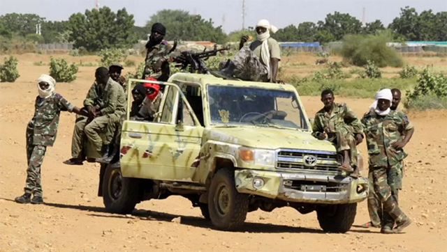 Sudanese soldiers at the entrance to the town of Tabit, North Darfur (AFP photo)