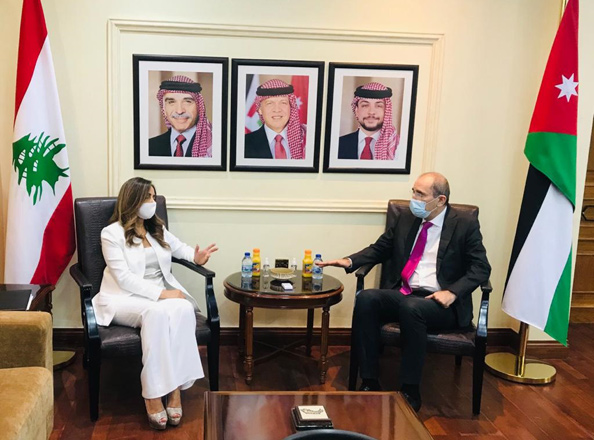 Deputy Prime Minister and Foreign Minister Ayman Safadi meets with Deputy Prime Minister, Minister of Defence and Acting Foreign Minister in Lebanon’s caretaker government Zeina Akar on Sunday (Petra photo)