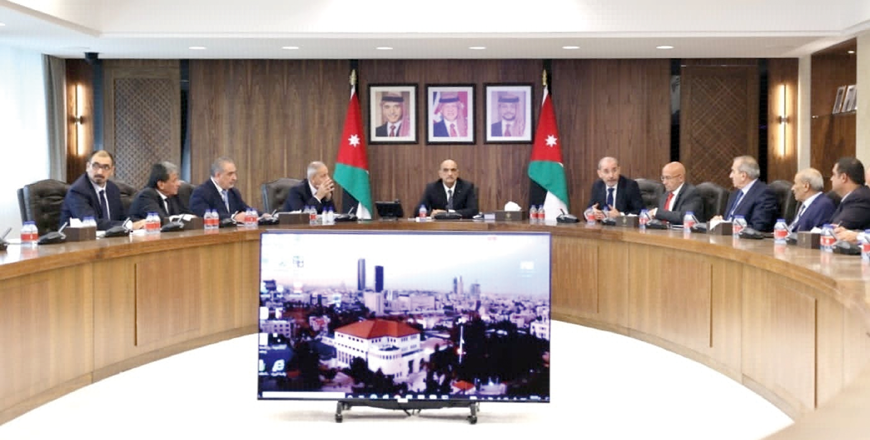 Deputy Prime Minister and Foreign Minister Ayman Safadi speaks during a Cabinet  session on Sunday (Petra photo)