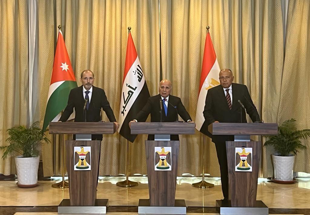 Deputy Prime Minister and Foreign Minister Ayman Safadi, Iraqi Foreign Minister Fuad Hussein and Egyptian Foreign Minister Sameh Shoukry hold a joint press conference in Baghdad on Monday (Photo courtesy of Foreign Ministry)