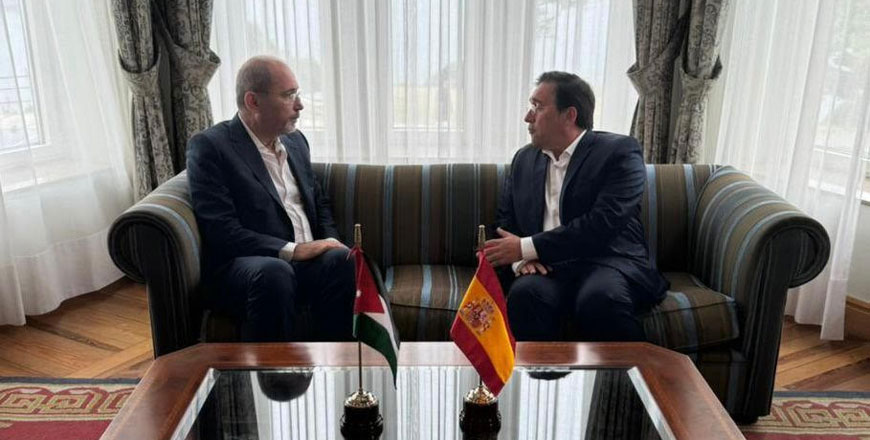 Deputy Prime Minister and Foreign Minister Ayman Safadi on Monday meets Spanish Minister for Foreign Affairs, José Manuel Albares, with talks focusing on urgent need for international effort to stop aggression against Gaza (Foreign Ministry photo)