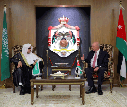 Senate President Faisal Fayez meets with Speaker of Saudi Arabia's Shura Council Sheikh Abdullah Al Sheikh on Saturday  (Petra photo)
