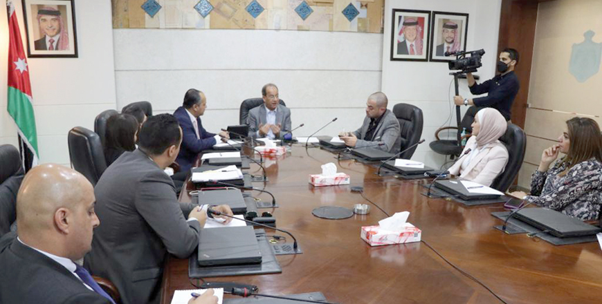Minister of State for Media Affairs Faisal Shboul meets with radio presenters at the Prime Ministry on Monday (Petra photo)