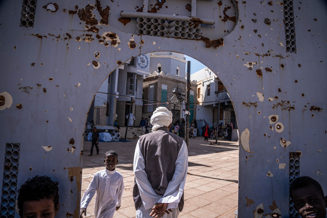 A man walks into the courtyard of a war-torn mosque in Omdourman on November 1 (AFP photo)