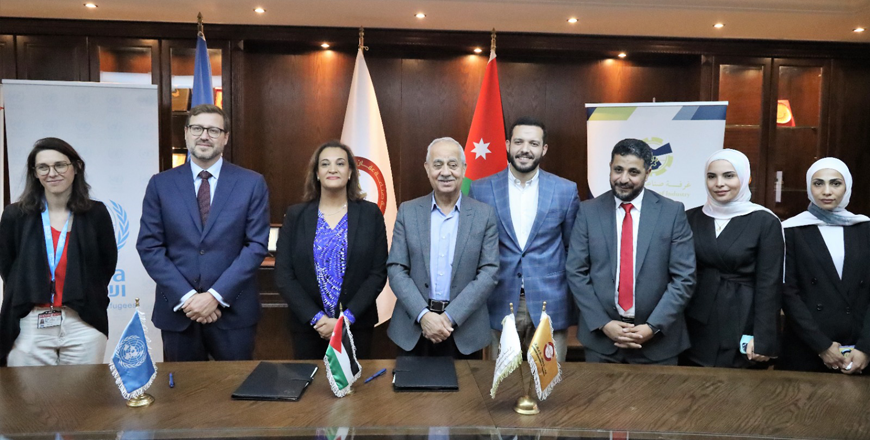 The Jordan Chamber of Industry and UNRWA on Thursday signs a cooperation agreement to facilitate logistical operations for the UN agency in Jordan and deliver vital supplies for the people in Gaza (Petra photo)
