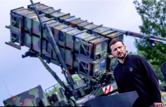 Ukraine President Volodymyr Zelensky stands in front of the Patriot missile system (AFP photo)
