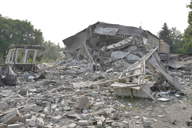 A photograph taken on Sunday shows rubbles of a destroyed hotel after a rocket attack in Kramatorsk amid the Russian invasion of Ukraine (AFP photo)