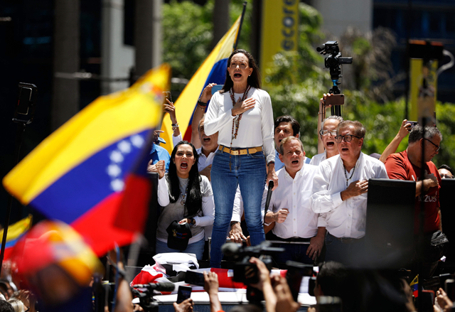 Venezuelan opposition leader Maria Corina Machado signs the Venezuelan national anthem during a rally in Caracas on August 28 (AFP photo)