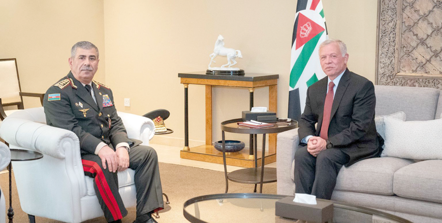  His Majesty King Abdullah receives an invitation letter from Azerbaijan President Ilham Aliyev to participate in the UN Climate Change Conference (COP29) to be held in Baku in November, delivered by Azerbaijan Defence Minister Zakir Hasanov (Photo courtesy of Royal Court)
