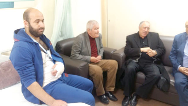 Health Minister Ghazi Zaben (right) visits a doctor who was assaulted by a patient’s relatives after a heated argument  (Photo courtesy of the Health Ministry)