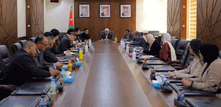 Members of the Jordanian Parliamentary Friendship Committee with the countries of Asia and Oceania meet with the Executive Secretary of the Steering Committee of the South Korean National Assembly  Sung Joon Eonseog  and an accompanying parliamentary delegation on Sunday (Petra photo)