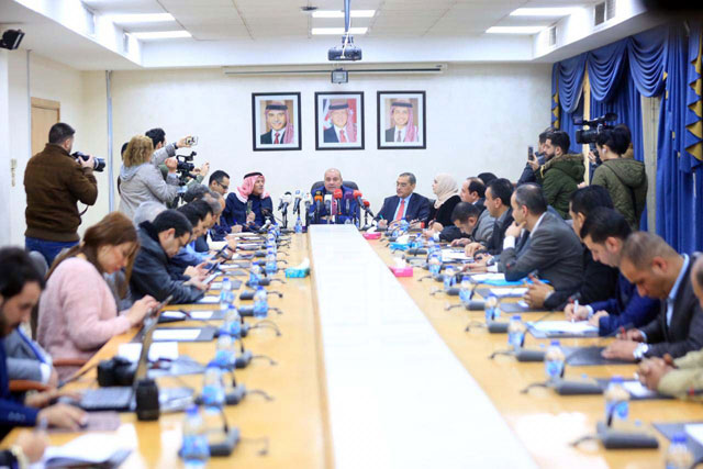 MP Abdul Monem Odat addresses the press after the Lower House’s Legal Committee endorsed the 2019 general pardon draft law, on Sunday (Petra photo)
