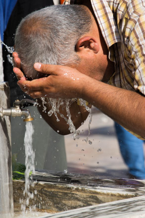 Temperatures until Tuesday are expected to be 7-9 degrees above their annual average for this time of the year, according to the Jordan Meteorological Department (Photo by Amjad Ghsoun)