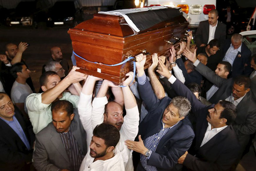 Relatives of former Iraqi foreign minister Tariq Aziz, and supporters of the Baath Party in Jordan, carry Aziz's casket upon arrival at a hospital in Amman on Saturday (Reuters photo)