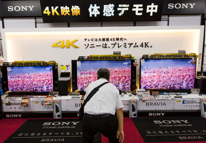 A man looks at television sets by Japan's Sony Corp. at an electronics retailer in Tokyo on June 10 (Reuters photo)