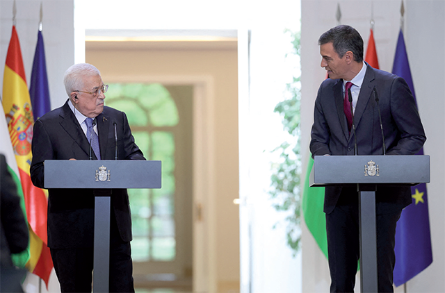 Spain's Prime Minister Pedro Sanchez (right) and Palestinian president Mahmoud Abbas address a press conference after their meeting at La Moncloa Palace in Madrid on Thursday (AFP photo)