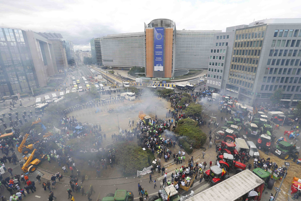 A general view shows the Robert Schumann Square during clashes between Belgian riot police officers and protesters on Monday (Reuters photo)