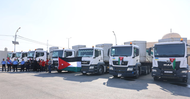 Jordan on Tuesday dispatches six trucks of medical supplies to occupied West Bank through the King Hussein Bridge, amid Israeli bombardment of the Gaza Strip (Petra photo)
