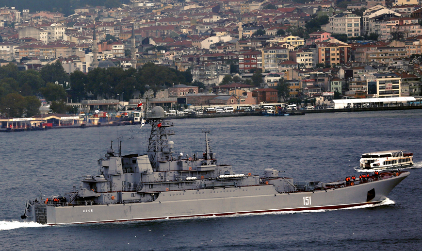 Russian naval landing ship Azov sails in the Bosphorus, on its way to the Mediterranean Sea, in Istanbul, Turkey, Tuesday (Reuters photo)