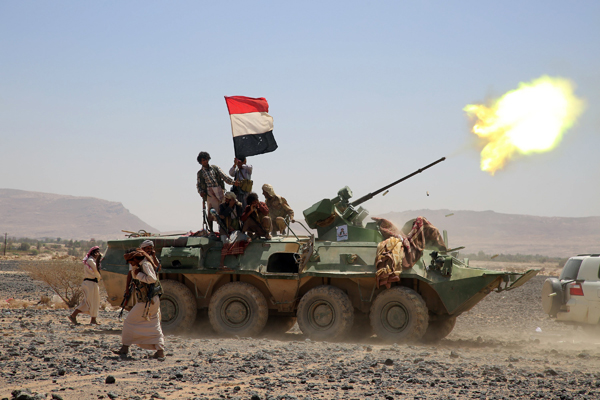 Armed Yemeni tribesmen from the Popular Resistance Committees, supporting forces loyal to Yemen’s Saudi-backed President Abed Rabbo Mansour Hadi, fire heavy artillery as they hold a position southwest of the city of Marib, east of the capital Sanaa, on Saturday (AFP photo)