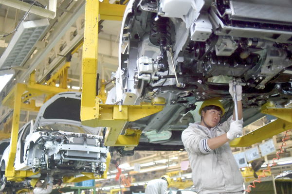 A worker labours on the assembly line of the X5 SUV of Zotye Auto in Hangzhou in east China's Zhejiang province on Monday (AP photo)
