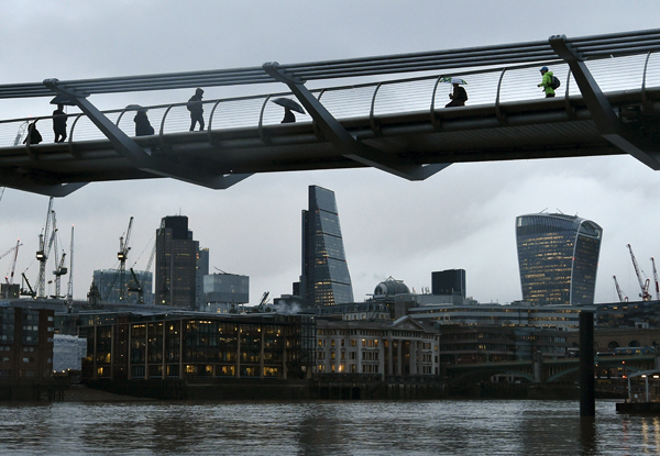 City workers crossing the Millennium footbridge in the financial district of London, Britain, on January 7 (Reuters photo)