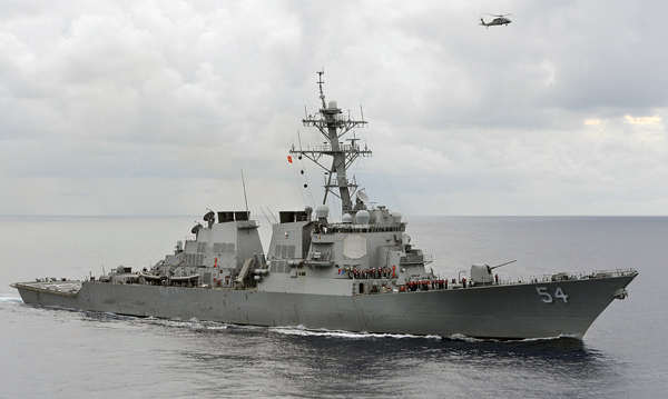 The US navy guided-missile destroyer USS Curtis Wilbur patrols in the Philippine Sea, August 15, 2013 (Reuters photo)