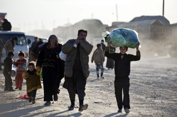  In this February 5, 2016 file photo, Syrians walk towards the Turkish border at the Bab Al SalamA border gate, Syria (AP photo)