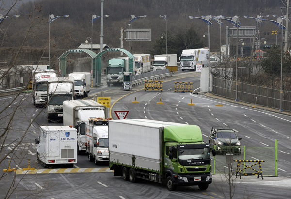 South Korean vehicles returning from North Korea’s joint Kaesong Industrial Complex pass the customs, immigration and quarantine office near the border village of Panmunjom in Paju, South Korea, on Thursday (AP photo)
